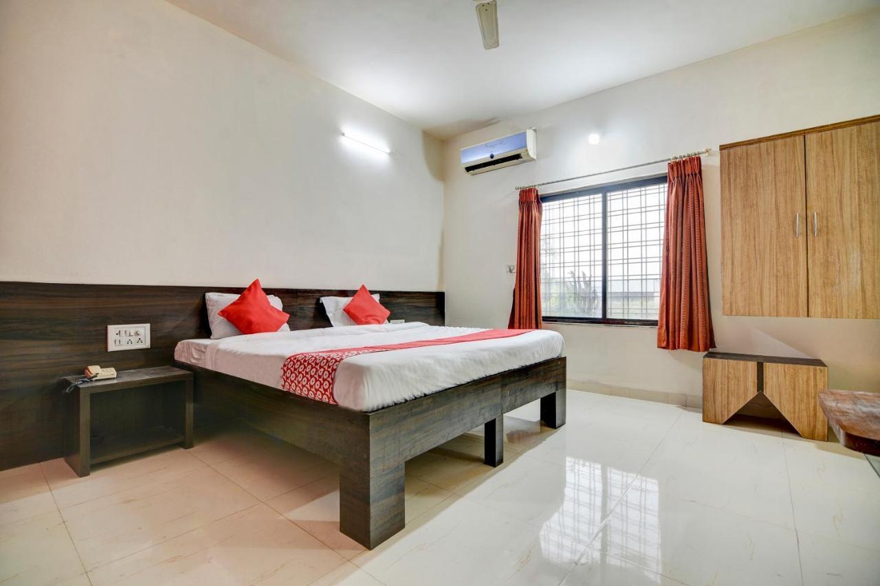 Oyo 65247 Hotel Akshay Garden Ширди Екстериор снимка