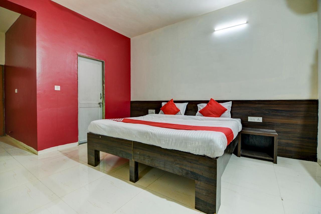 Oyo 65247 Hotel Akshay Garden Ширди Екстериор снимка