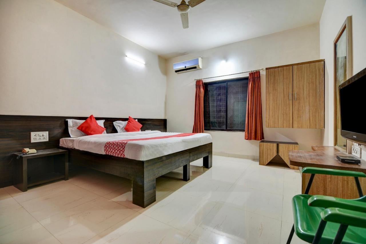 Oyo 65247 Hotel Akshay Garden Ширди Екстериор снимка