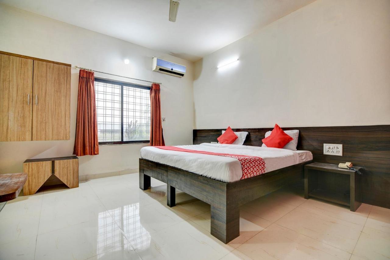 Oyo 65247 Hotel Akshay Garden Ширди Екстериор снимка