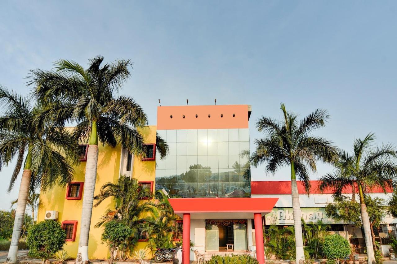 Oyo 65247 Hotel Akshay Garden Ширди Екстериор снимка